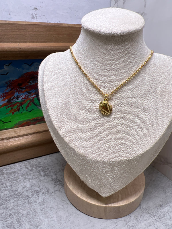 El Coquí gold neckless