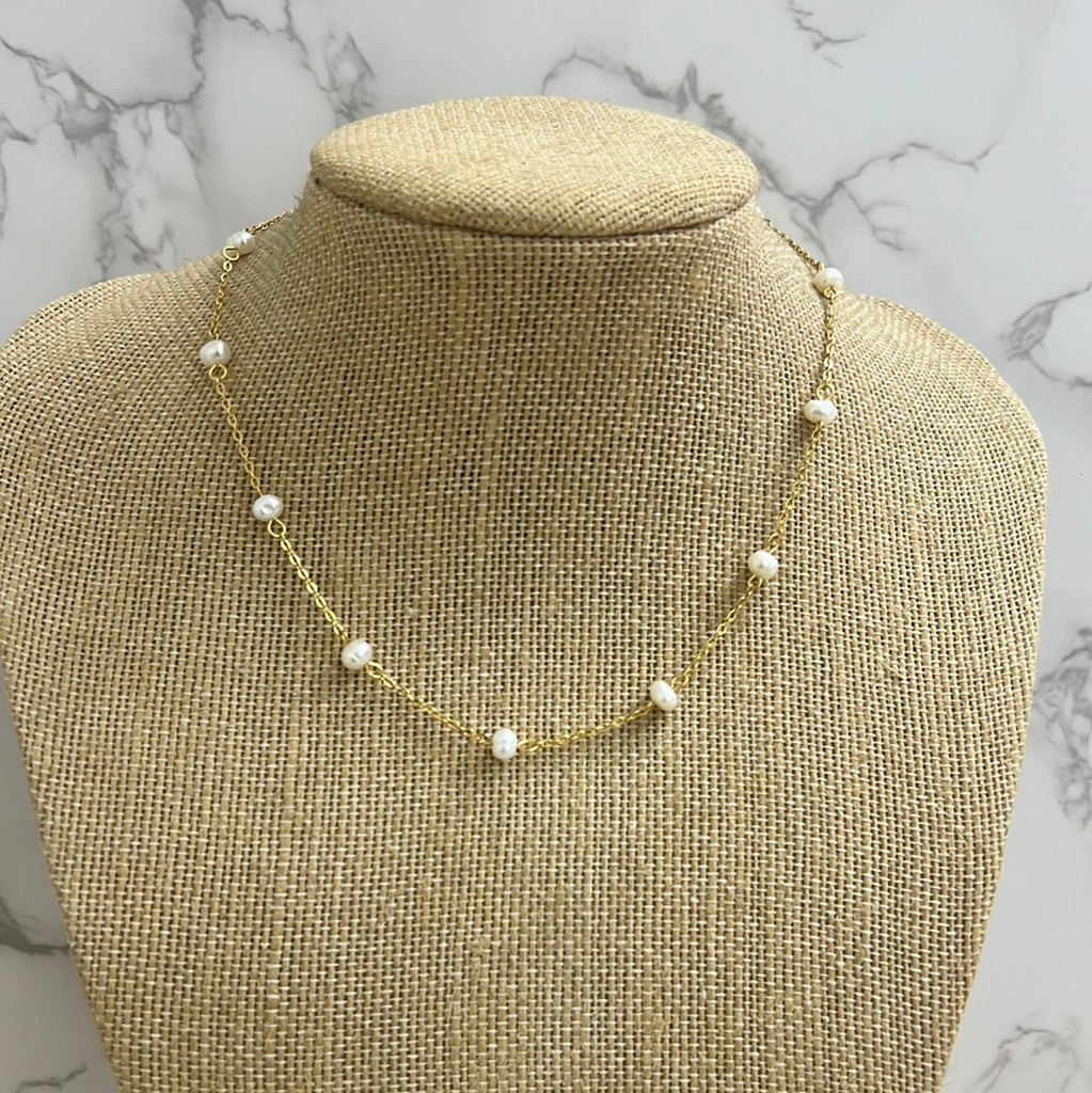 Unique Perl neckless