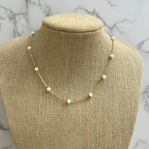Unique Perl neckless