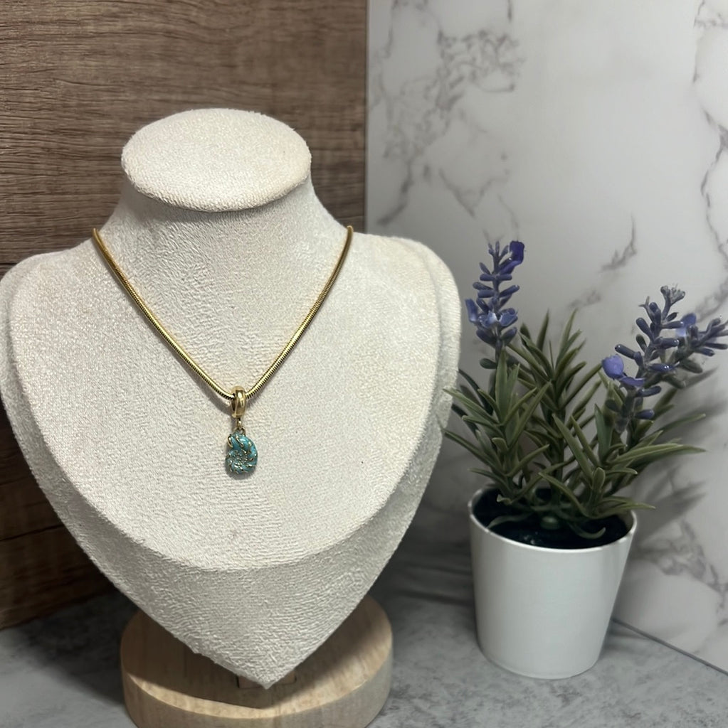 Snail neckless gold