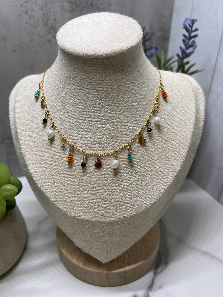 Colors and Pearl necklace gold