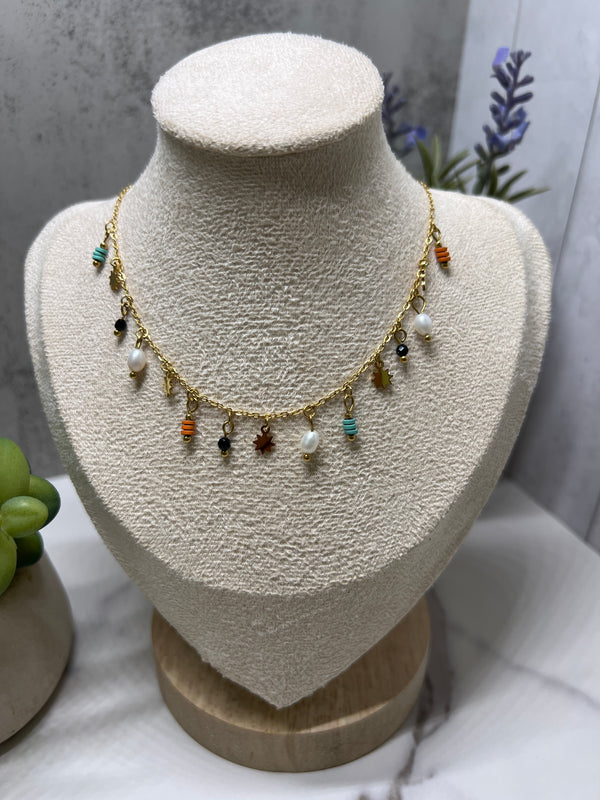 Colors and Pearl necklace gold